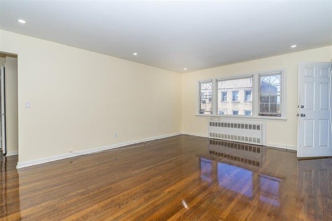 Building Photo - 7 Burdette Pl