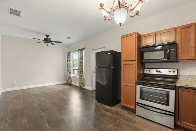 Building Photo - 5554 Palm Lake Cir