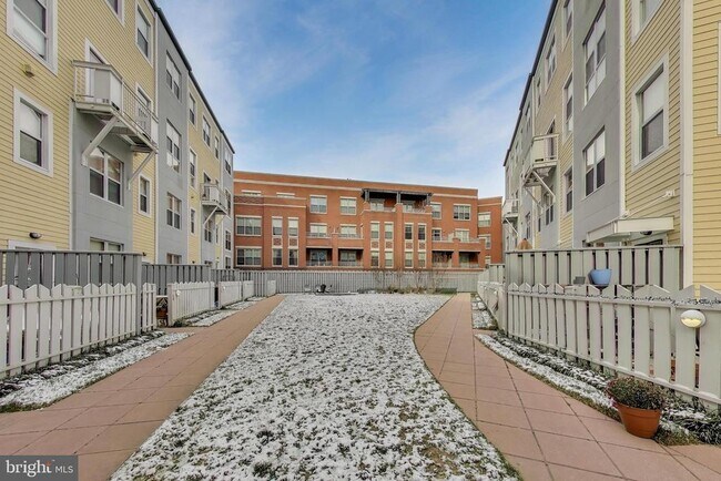 Building Photo - 343 Cedar St NW