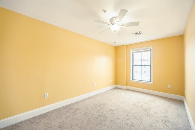 Building Photo - 426 Mt Hope St