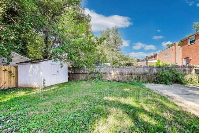 Building Photo - 3407 Floral St