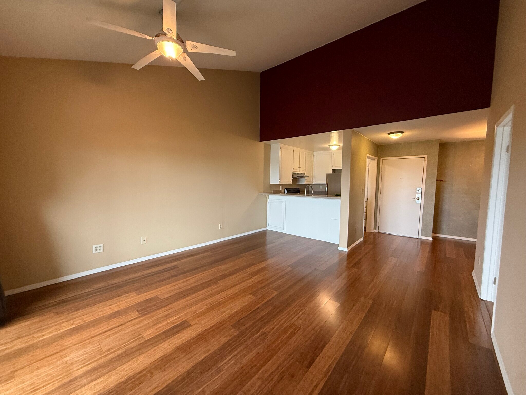 Building Photo - 6930 Hyde Park Dr