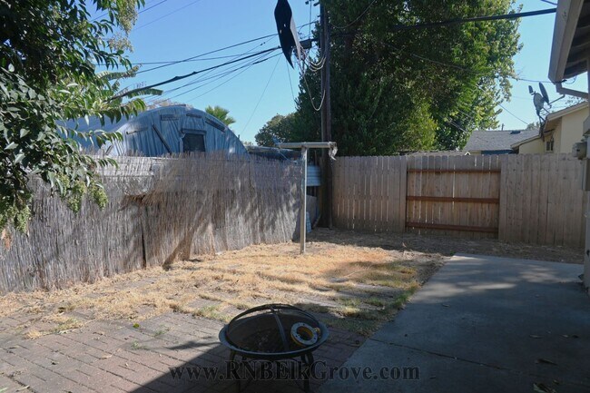 Building Photo - 6903 Fruitridge Rd