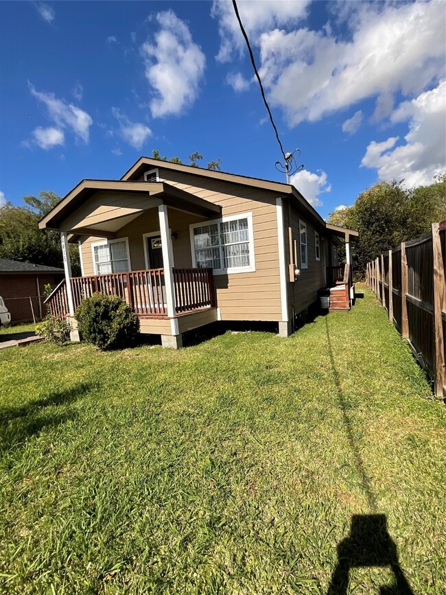 Building Photo - 2515 Harris St