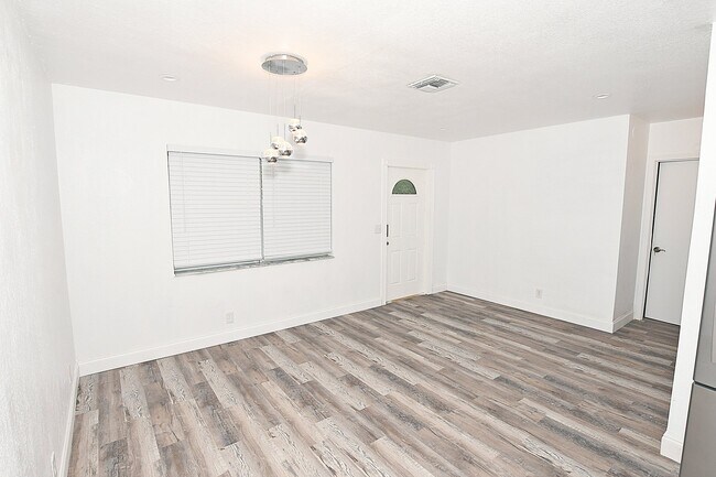 Building Photo - 270 NW 43rd St