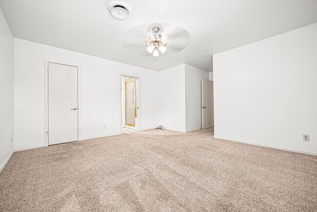 Building Photo - 630 Bradshaw Dr