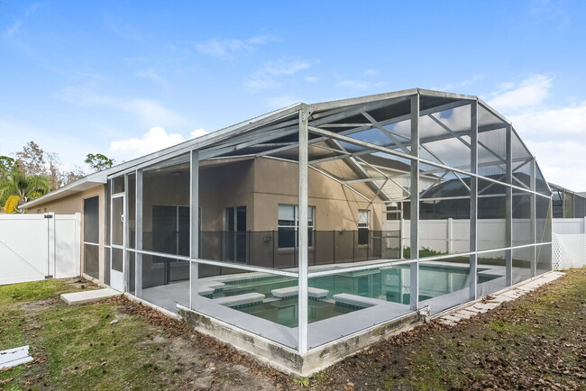 Building Photo - 572 Eagle Pointe S