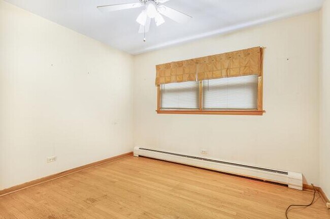 Building Photo - 2520 N Neva Ave