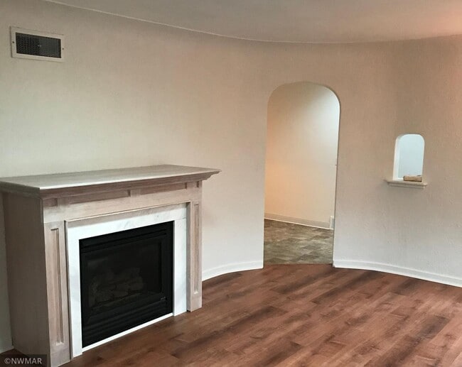 Building Photo - 2 Bedroom Home