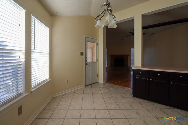 Building Photo - 608 Totem Trail