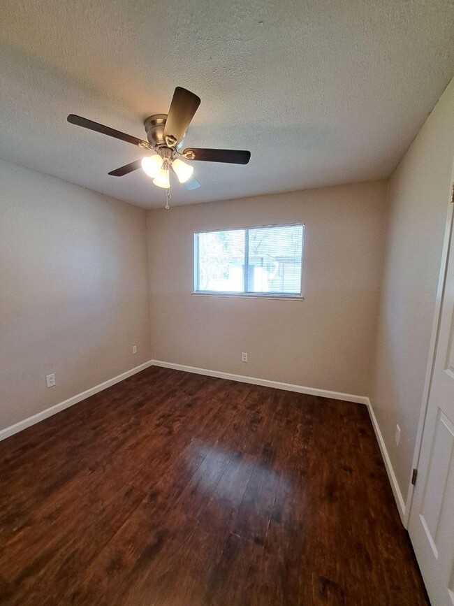 Building Photo - Stunning 4-Bedroom Kerman Home with Swimming Pool Available Soon!