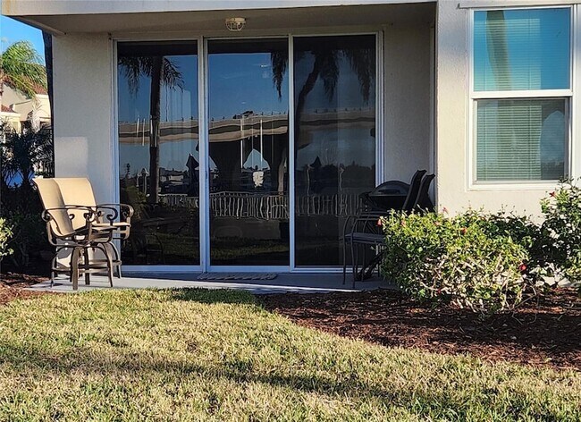 Building Photo - 5901 Bahia Del Mar Cir N