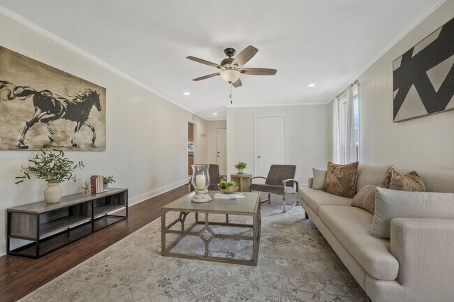 Building Photo - Charming cottage in Inglewood section of E...