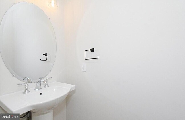 Building Photo - 51 E Clymer Ave