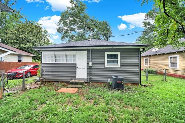 Building Photo - Recently Renovated 2 Bedroom Home in Rock ...