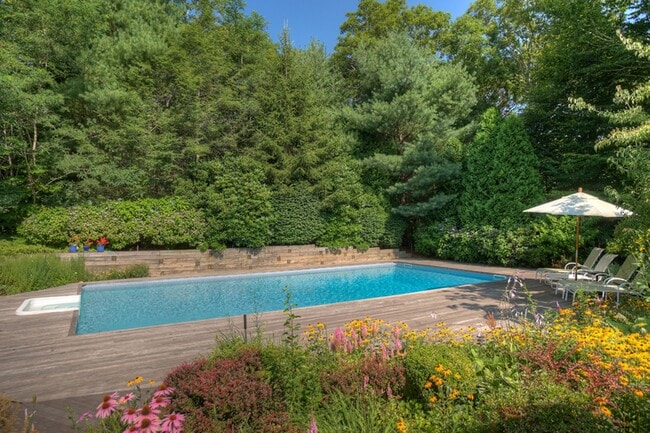 Building Photo - 123 Wilderness Trail