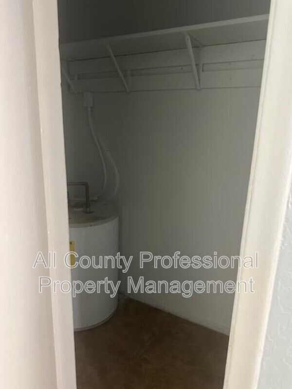 Building Photo - 332 SW 2nd Pl