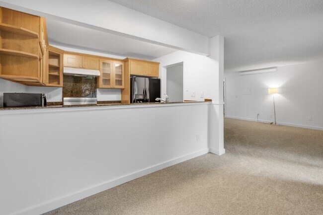 Building Photo - 1Bd/1Ba Redmond Condo