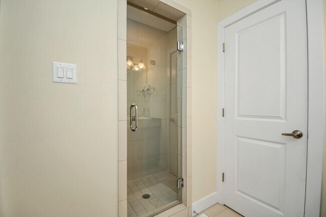 Building Photo - 4608 Nett St