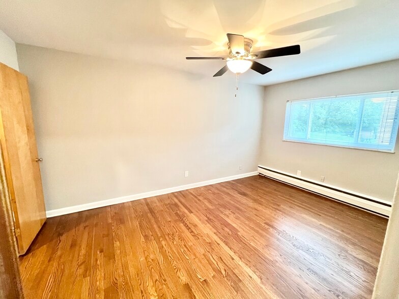 Additional view of bedroom #1 - 2385 Van Leunen Dr