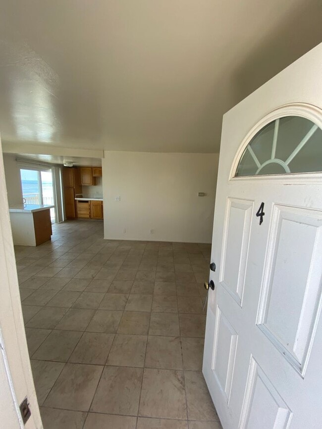 Building Photo - 6681 Del Playa Dr