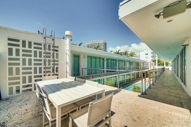 Building Photo - 1601 West Ave