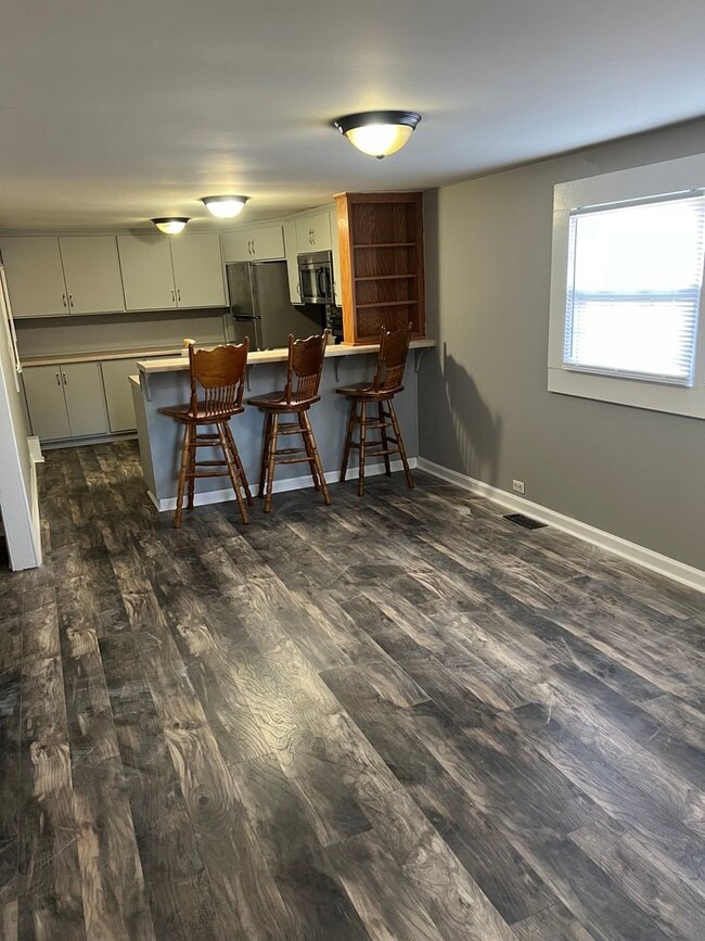 Building Photo - 2 bed/1 bath home