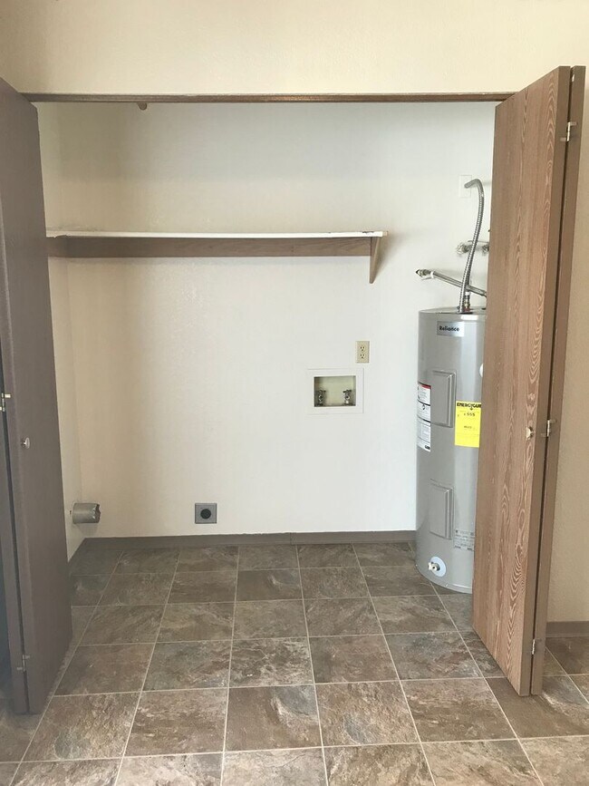 Building Photo - 804Frem
