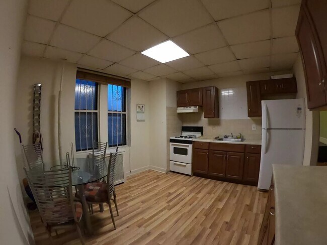 Building Photo - 901 Grand Ave