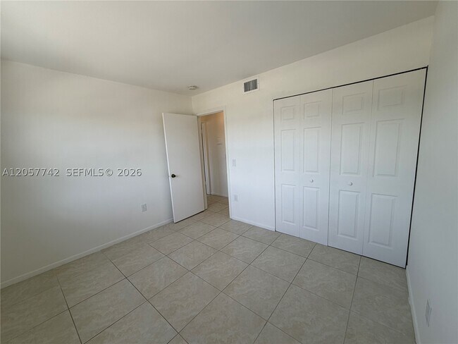Building Photo - 411 NW 100th Pl