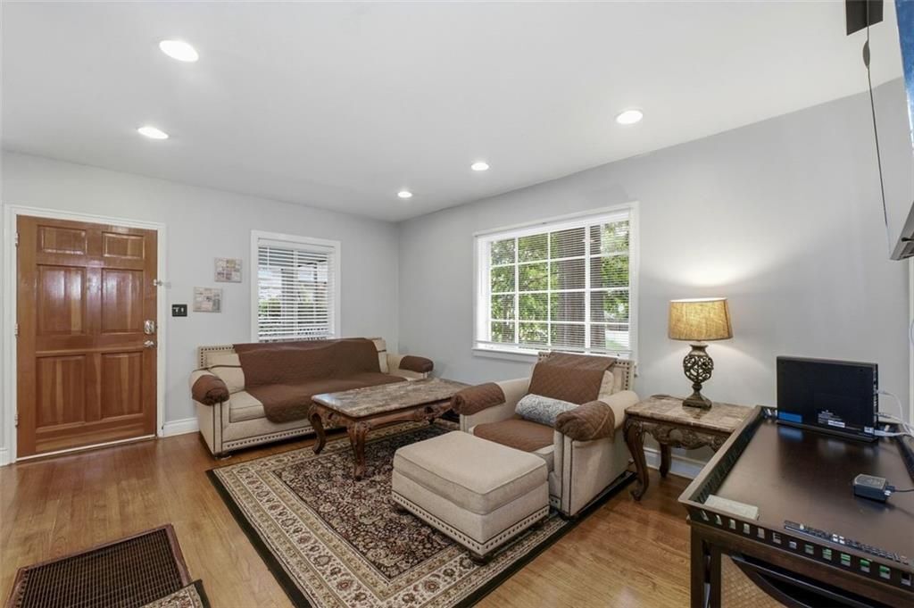Building Photo - 1401 Briarwood Rd NE