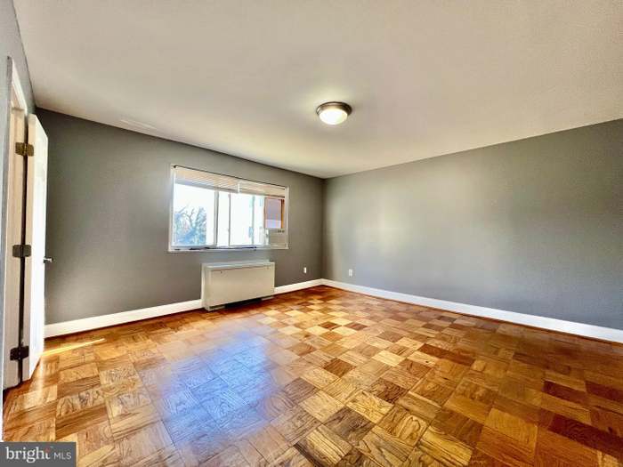 Building Photo - 1009 Chillum Rd