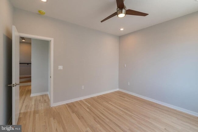 Building Photo - 1351 S Myrtlewood St