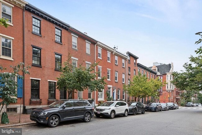 Building Photo - 2218 Locust St