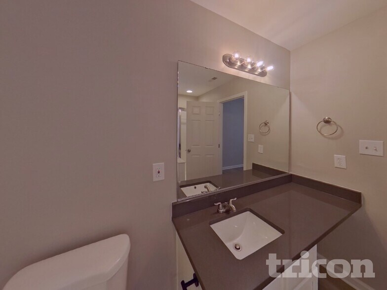 Building Photo - 5136 Sunburst Ln
