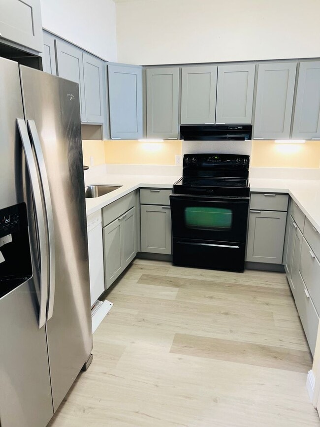 Building Photo - Mililani Mauka 2 bedroom 1 bath townhouse in Kumelewai Court