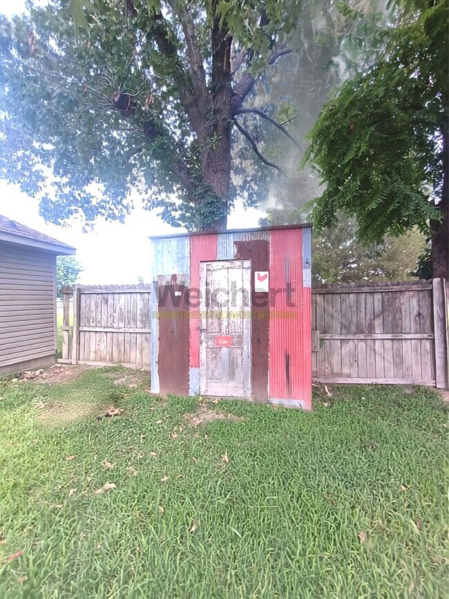 Building Photo - 3Bed/2Bath w/ fenced backyard
