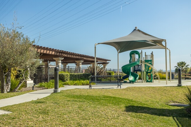 Building Photo - 2802 Bellezza Dr