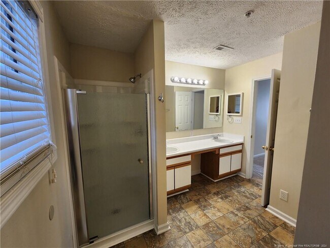 Building Photo - 264 Waterdown Dr