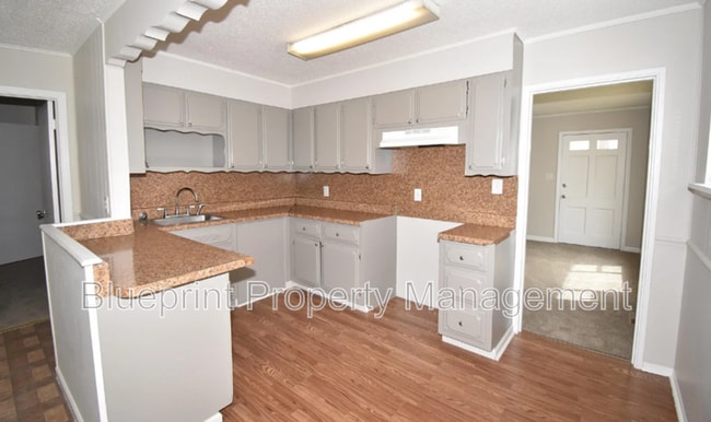 Building Photo - 1033 Minor Dr