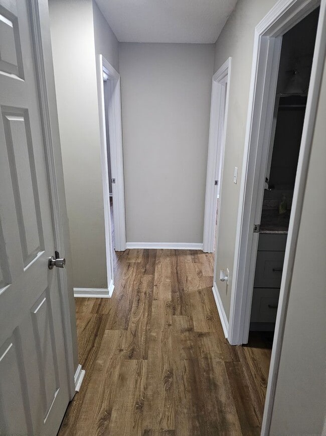 Building Photo - 1737 Moses Ave