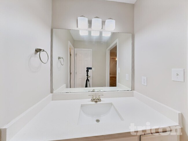 Building Photo - 139 Creekside Dr