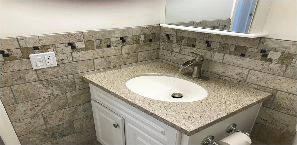 Building Photo - 18 John St