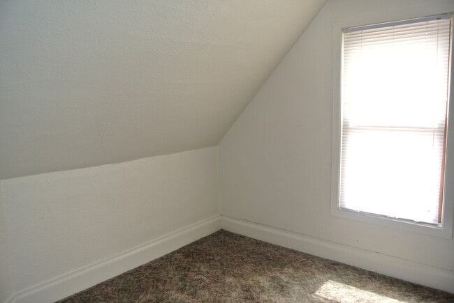 Building Photo - 510 Hiawatha St