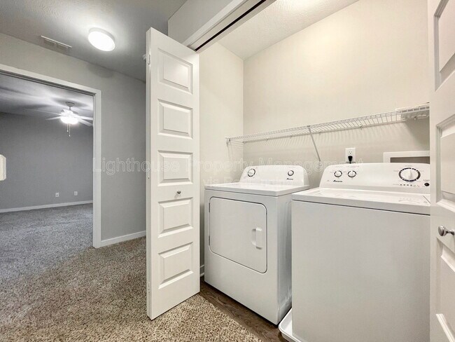 Building Photo - 303 Baldwin St