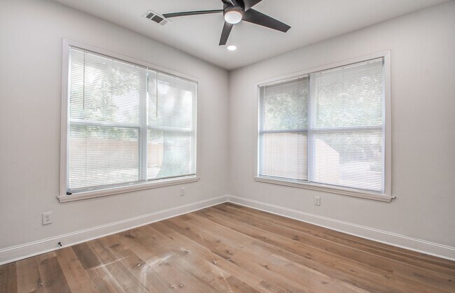 Building Photo - 1825 Young Ave