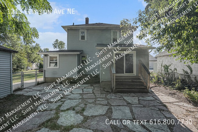 Building Photo - 1213 Lewison Ave NE