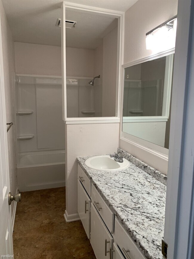 Building Photo - 3 br, 2 bath House - 1013 San Benito Dr. 1...