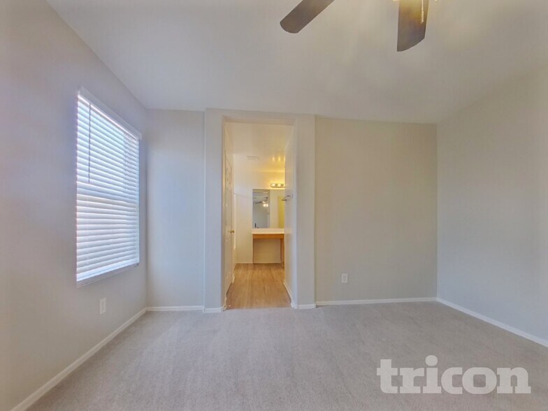 Building Photo - 2640 S 89th Ave