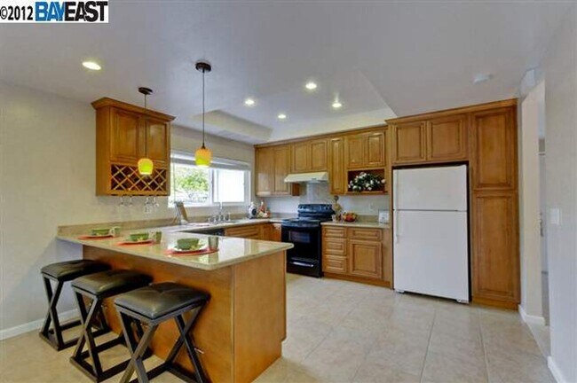 Building Photo - COMING SOON! | $4,100 / 3BR - GORGEOUS REMODELED HOME IN NORTHGATE AREA OF NORTH FREMONT